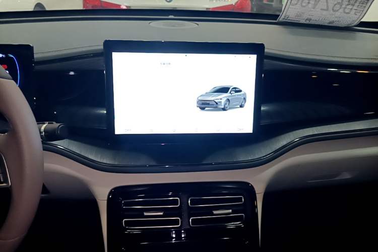 Used BYD Qin PLUS 2024 HONOR Edition DM-i 55KM Leading Model Audio And AC Panel
