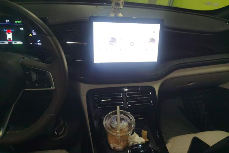 Used BYD Qin PLUS 2024 HONOR Edition DM-i 55KM Leading Model Audio And AC Panel