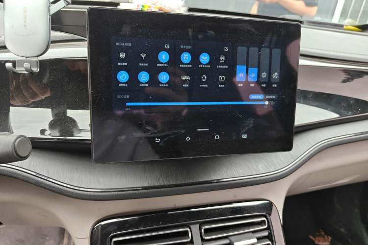 Used BYD Qin PLUS 2024 HONOR Edition DM-i 55KM Leading Model Audio And AC Panel