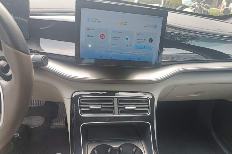 Used BYD Qin PLUS 2024 Honor Edition EV 420KM Leading Model Audio And AC Panel