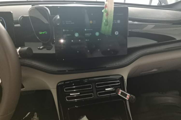 Used BYD Qin PLUS 2024 HONOR Edition DM-i 55KM Leading Model Audio And AC Panel