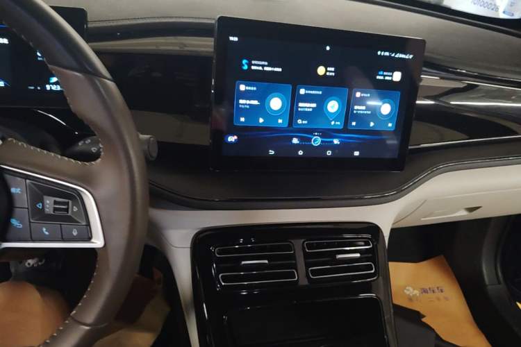 Used BYD Qin PLUS 2024 HONOR Edition DM-i 55KM Leading Model Audio And AC Panel
