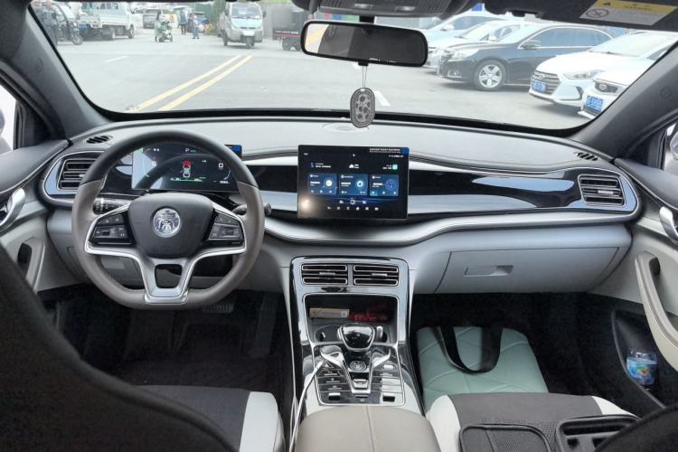 Used BYD Qin PLUS 2024 Honor Edition EV 420KM Beyond Model Center Console