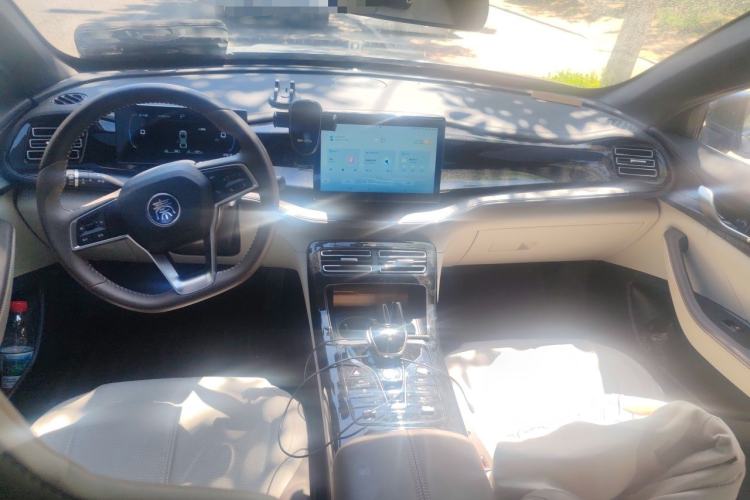Used BYD Qin PLUS 2024 HONOR Edition DM-i 55KM Leading Model Center Console