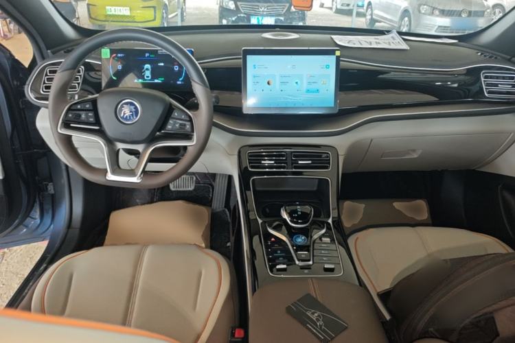 Used BYD Qin PLUS 2024 Honor Edition EV 420KM Beyond Model Center Console