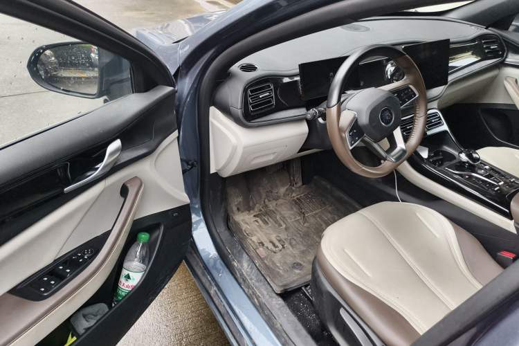 Used BYD Qin PLUS 2024 HONOR Edition DM-i 55KM Leading Model Driver Seat