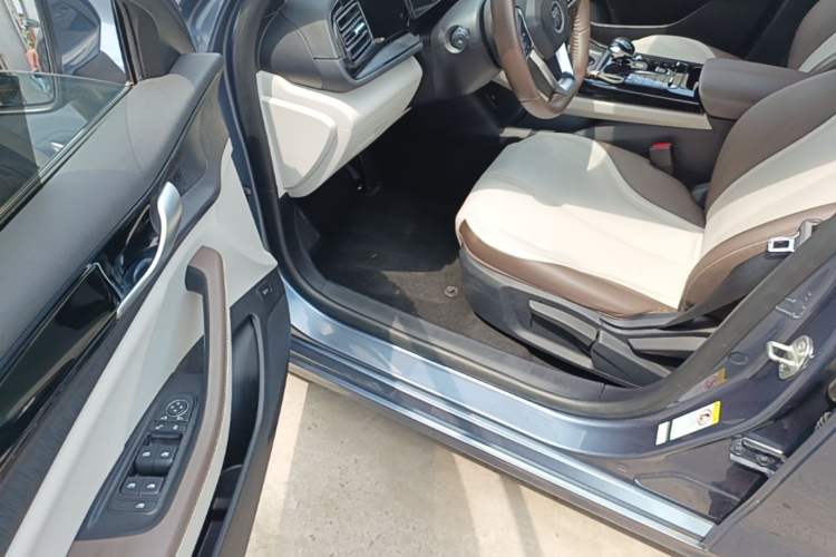 Used BYD Qin PLUS 2024 HONOR Edition DM-i 55KM Leading Model Driver Seat