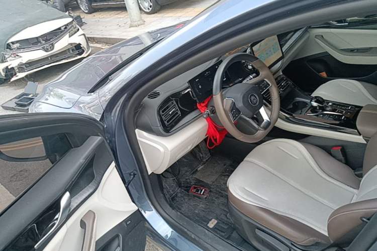 Used BYD Qin PLUS 2024 HONOR Edition DM-i 55KM Leading Model Driver Seat