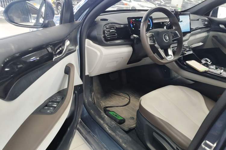 Used BYD Qin PLUS 2024 HONOR Edition DM-i 55KM Leading Model Driver Seat