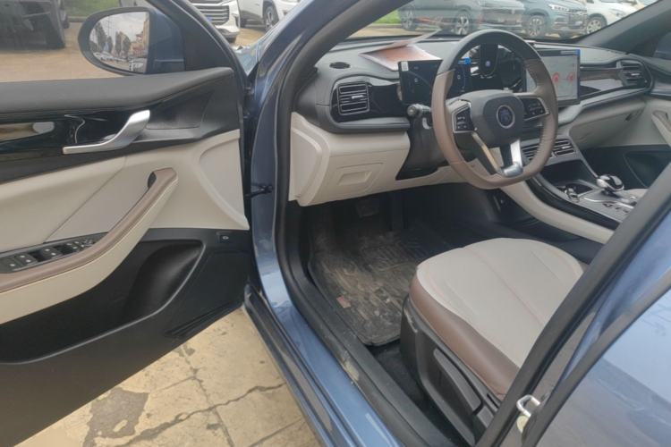 Used BYD Qin PLUS 2024 HONOR Edition DM-i 55KM Leading Model Driver Seat