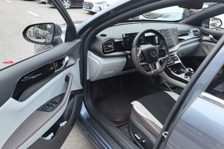 Used BYD Qin PLUS 2024 Honor Edition EV 420KM Beyond Model Driver Seat