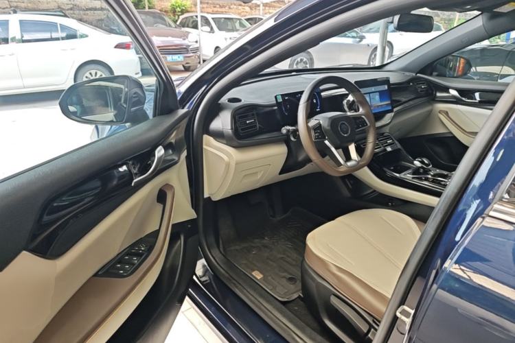 Used BYD Qin PLUS 2024 HONOR Edition DM-i 55KM Leading Model Driver Seat