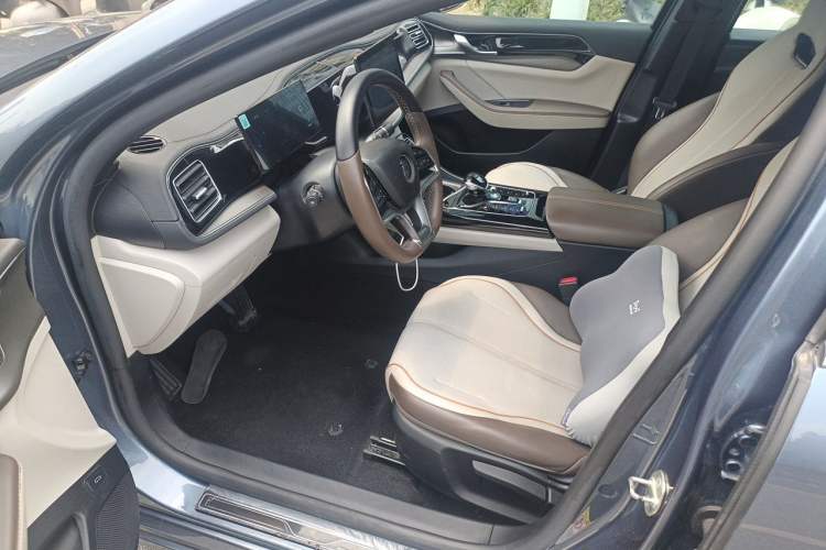 Used BYD Qin PLUS 2024 Honor Edition EV 420KM Leading Model Driver Seat