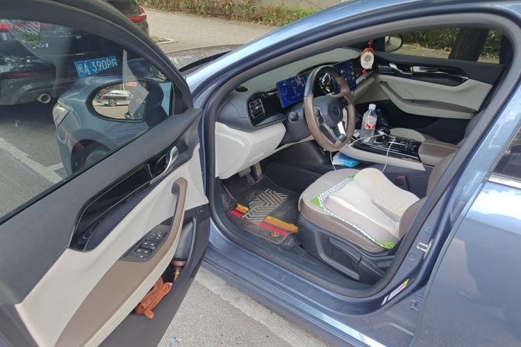 Used BYD Qin PLUS 2024 HONOR Edition DM-i 55KM Leading Model Driver Seat