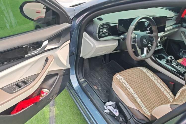 Used BYD Qin PLUS 2024 HONOR Edition DM-i 55KM Leading Model Driver Seat