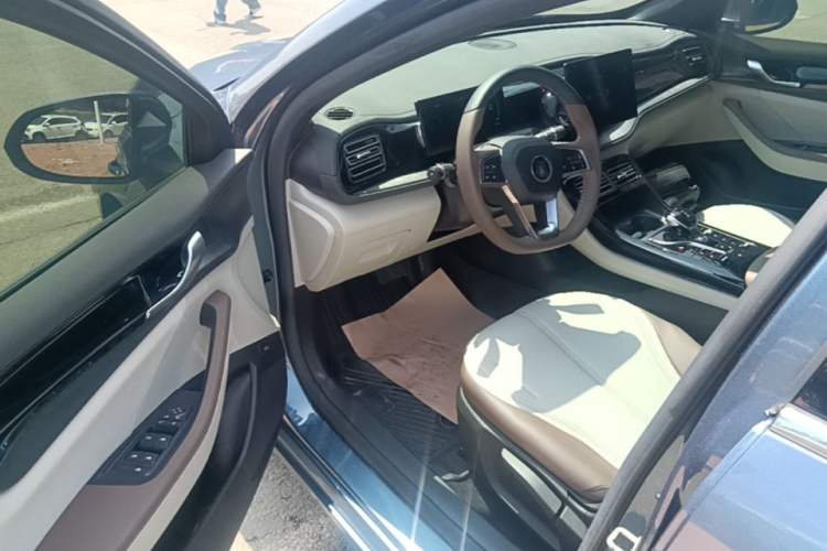 Used BYD Qin PLUS 2024 HONOR Edition DM-i 55KM Leading Model Driver Seat