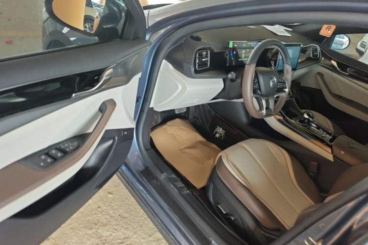 Used BYD Qin PLUS 2024 Honor Edition EV 420KM Beyond Model Driver Seat