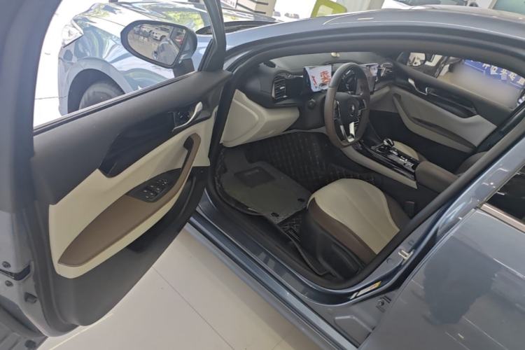 Used BYD Qin PLUS 2024 HONOR Edition DM-i 55KM Leading Model Driver Seat