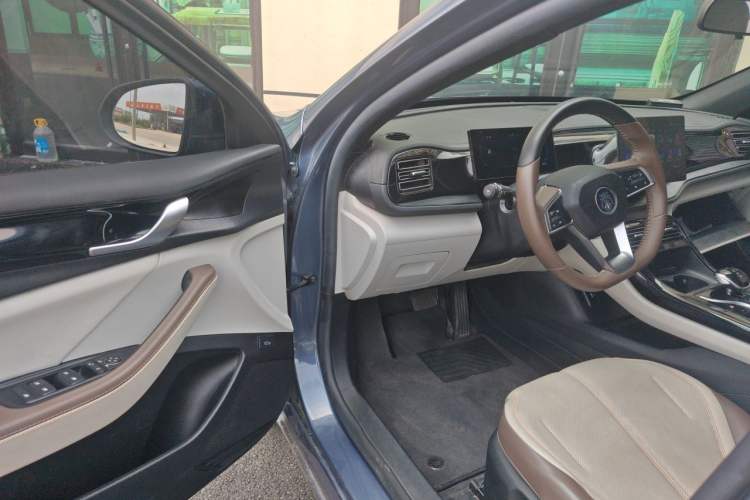 Used BYD Qin PLUS 2024 HONOR Edition DM-i 55KM Leading Model Driver Seat