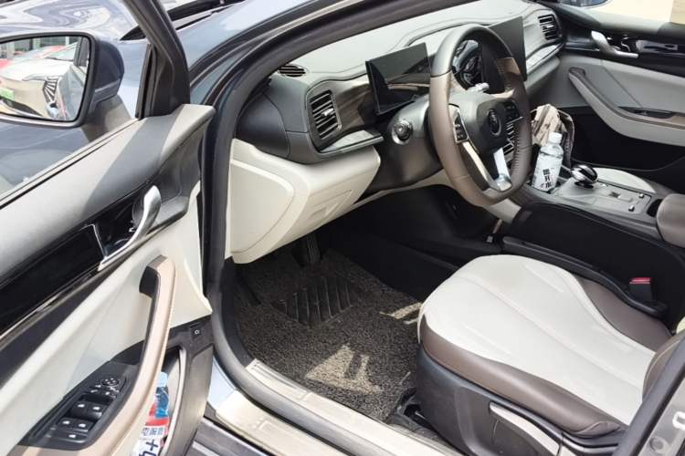 Used BYD Qin PLUS 2024 HONOR Edition DM-i 55KM Leading Model Driver Seat