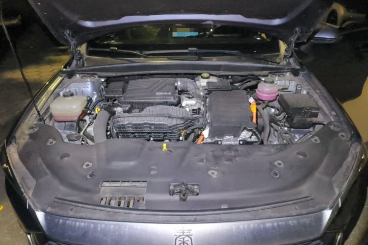 Used BYD Qin PLUS 2024 HONOR Edition DM-i 55KM Leading Model Engine Bay