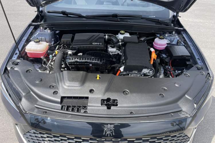 Used BYD Qin PLUS 2024 HONOR Edition DM-i 55KM Leading Model Engine Bay