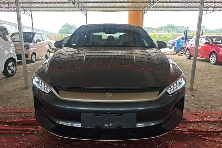 Used BYD Qin PLUS 2024 Honor Edition EV 420KM Beyond Model Front
