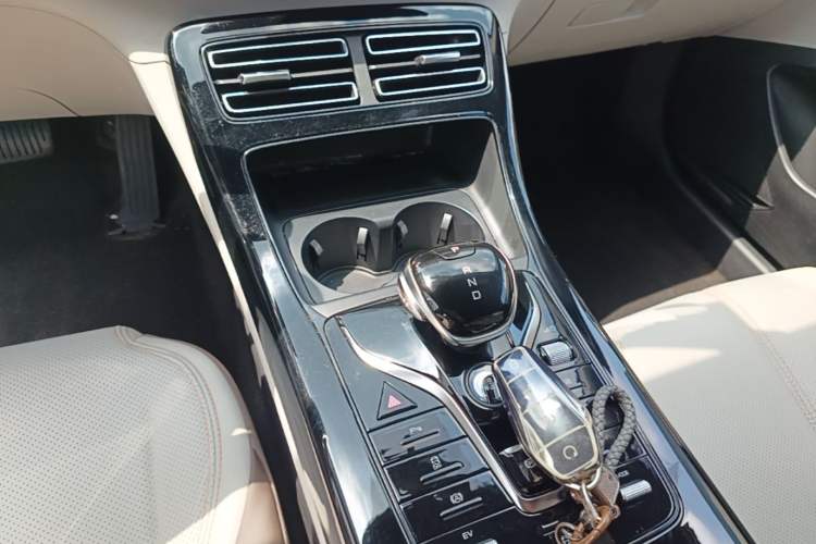 Used BYD Qin PLUS 2024 HONOR Edition DM-i 55KM Leading Model Gear Lever