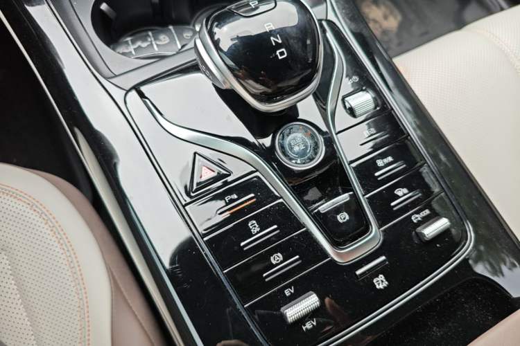 Used BYD Qin PLUS 2024 HONOR Edition DM-i 55KM Leading Model Gear Lever