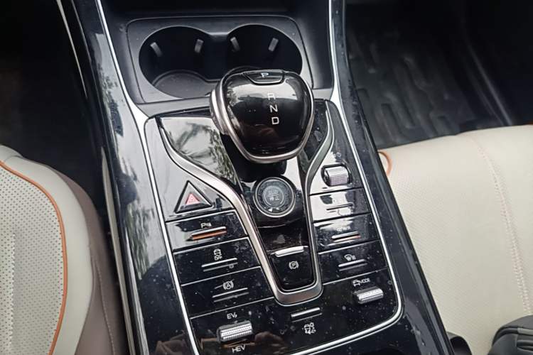 Used BYD Qin PLUS 2024 HONOR Edition DM-i 120KM Beyond Model Gear Lever