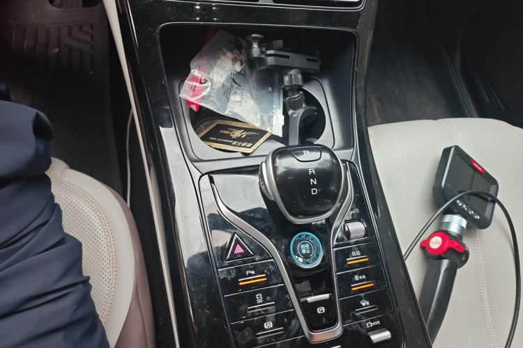 Used BYD Qin PLUS 2024 HONOR Edition DM-i 55KM Leading Model Gear Lever