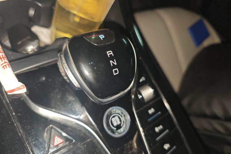 Used BYD Qin PLUS 2024 HONOR Edition DM-i 55KM Leading Model Gear Lever