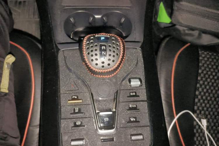 Used BYD Qin PLUS 2024 HONOR Edition DM-i 55KM Leading Model Gear Lever
