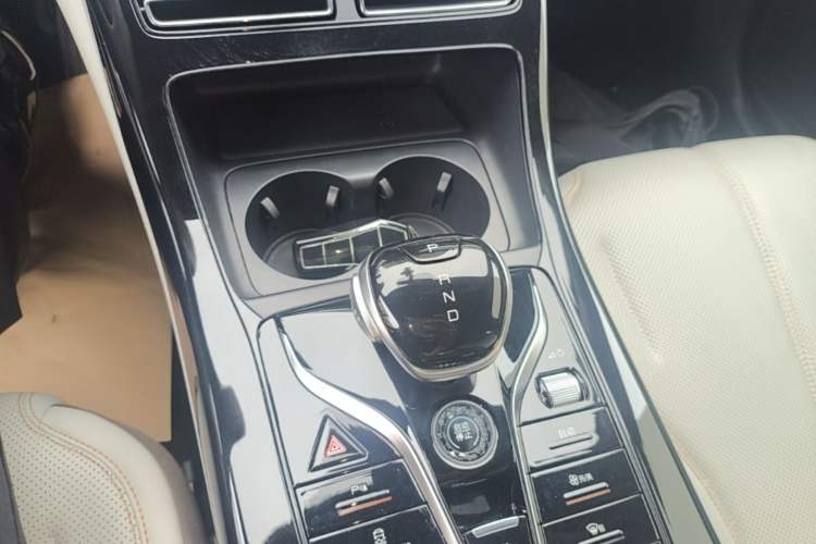 Used BYD Qin PLUS 2024 HONOR Edition DM-i 55KM Leading Model Gear Lever