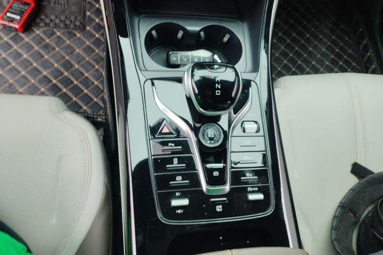 Used BYD Qin PLUS 2024 HONOR Edition DM-i 55KM Leading Model Gear Lever