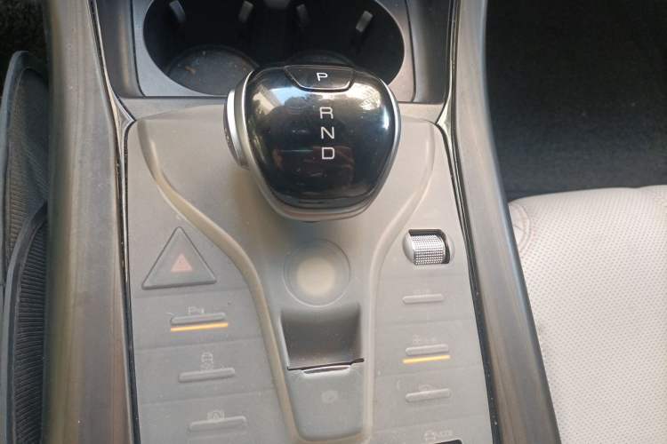Used BYD Qin PLUS 2024 HONOR Edition DM-i 55KM Leading Model Gear Lever