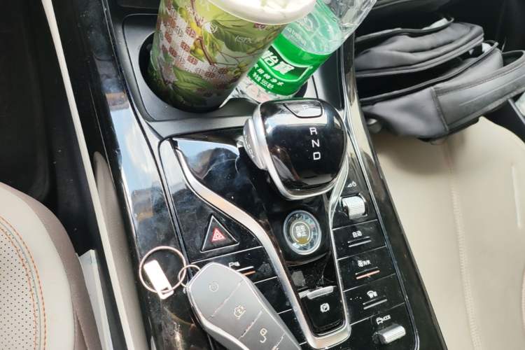 Used BYD Qin PLUS 2024 HONOR Edition DM-i 55KM Leading Model Gear Lever