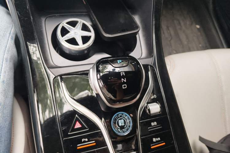 Used BYD Qin PLUS 2024 HONOR Edition DM-i 55KM Leading Model Gear Lever