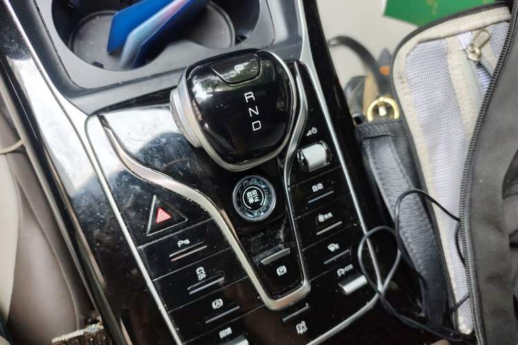Used BYD Qin PLUS 2024 Honor Edition EV 510KM Leading Model Gear Lever