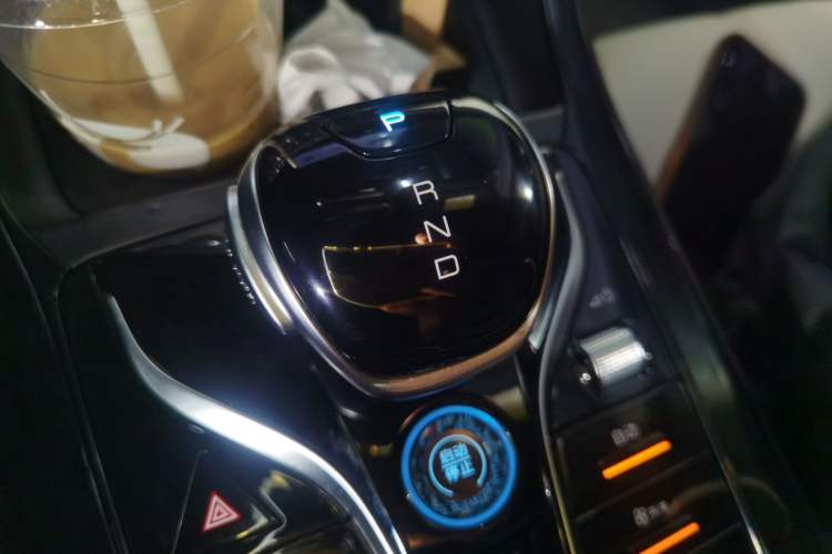 Used BYD Qin PLUS 2024 HONOR Edition DM-i 55KM Leading Model Gear Lever