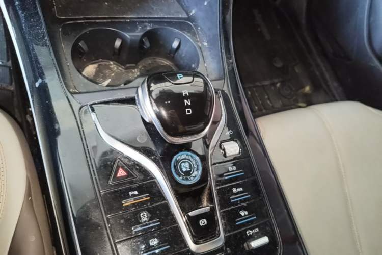 Used BYD Qin PLUS 2024 HONOR Edition DM-i 55KM Leading Model Gear Lever