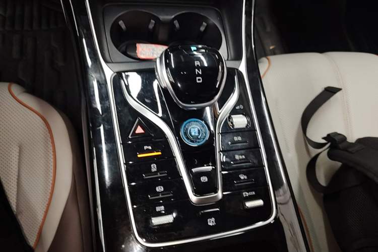 Used BYD Qin PLUS 2024 Honor Edition EV 420KM Leading Model Gear Lever