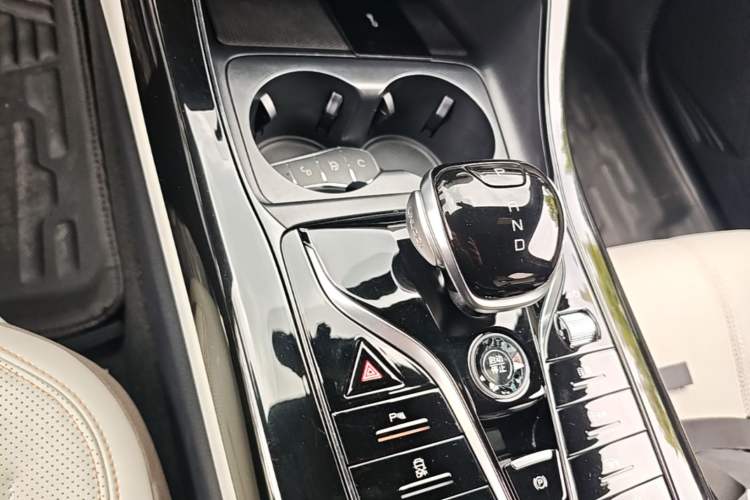 Used BYD Qin PLUS 2024 HONOR Edition DM-i 55KM Leading Model Gear Lever