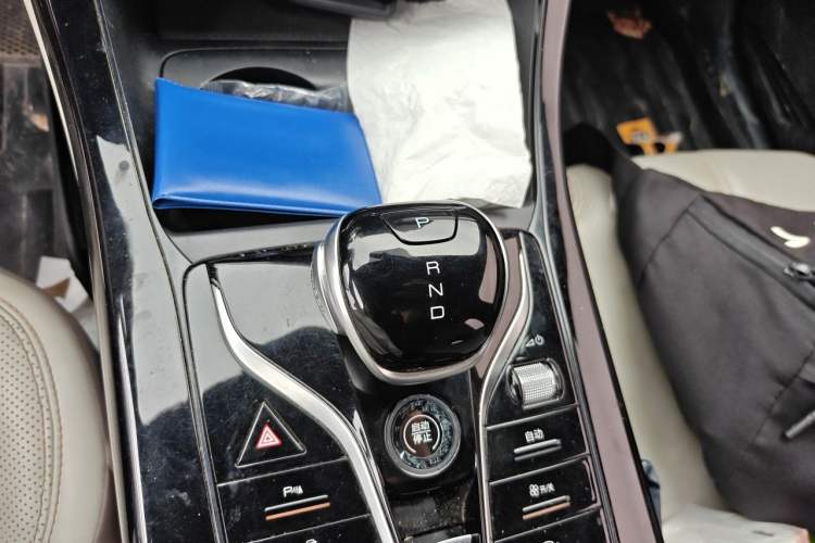 Used BYD Qin PLUS 2024 HONOR Edition DM-i 55KM Leading Model Gear Lever