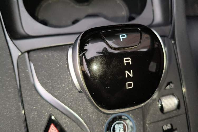 Used BYD Qin PLUS 2024 HONOR Edition DM-i 55KM Leading Model Gear Lever