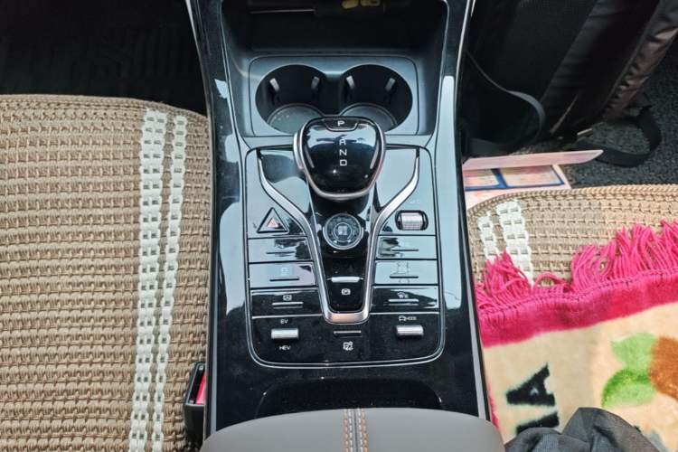 Used BYD Qin PLUS 2024 HONOR Edition DM-i 55KM Leading Model Gear Lever