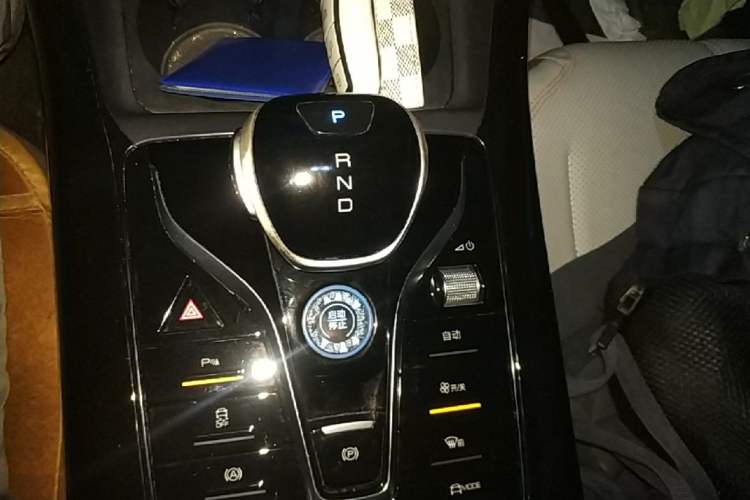 Used BYD Qin PLUS 2024 HONOR Edition DM-i 55KM Leading Model Gear Lever