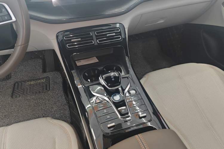 Used BYD Qin PLUS 2024 HONOR Edition DM-i 55KM Leading Model Gear Lever