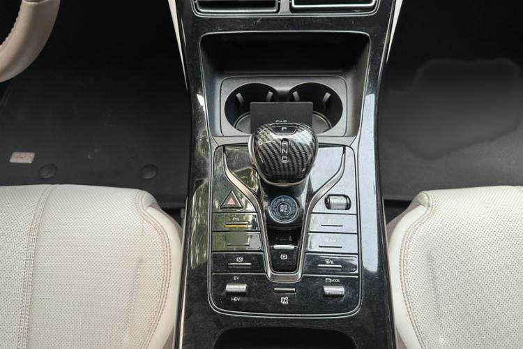 Used BYD Qin PLUS 2024 HONOR Edition DM-i 55KM Leading Model Gear Lever
