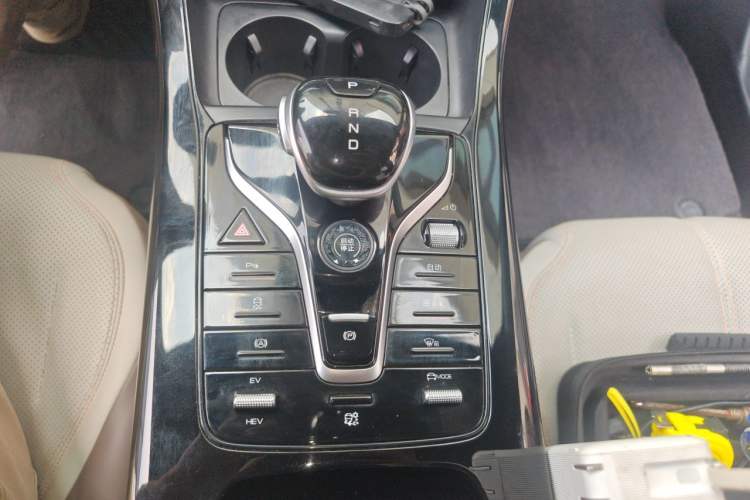 Used BYD Qin PLUS 2024 HONOR Edition DM-i 55KM Leading Model Gear Lever